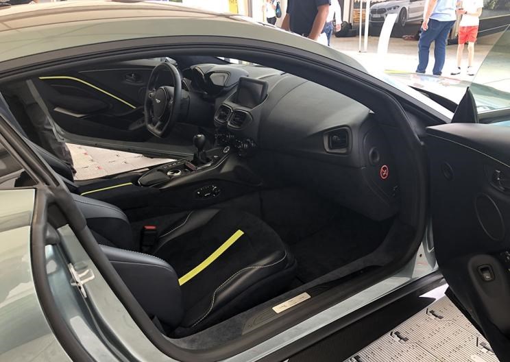  阿斯顿·马丁,V8 Vantage