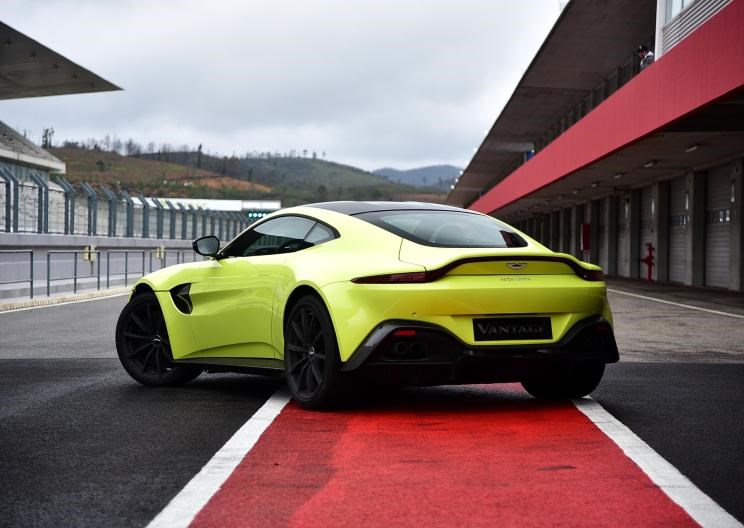  阿斯顿·马丁,V8 Vantage