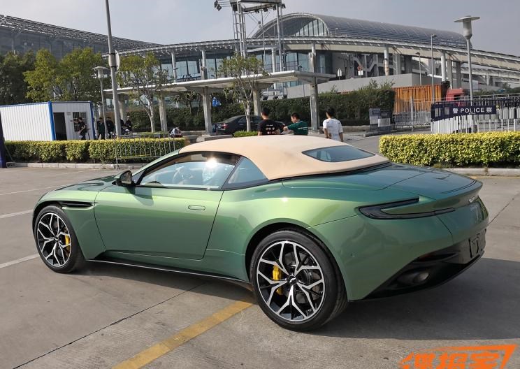  阿斯顿·马丁,阿斯顿·马丁DB11,保时捷,保时捷911