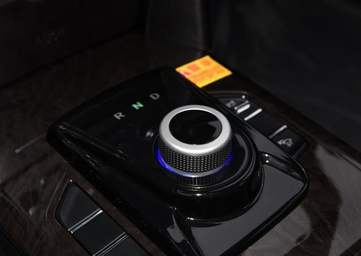  力帆汽车,力帆枫叶80V