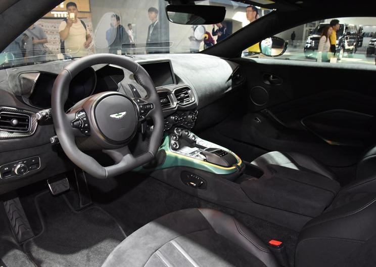  阿斯顿·马丁,V8 Vantage