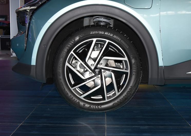  哪吒汽车,哪吒U